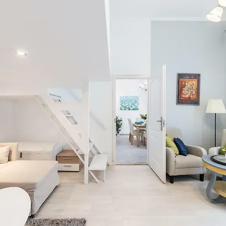 Kiraly Center 아파트